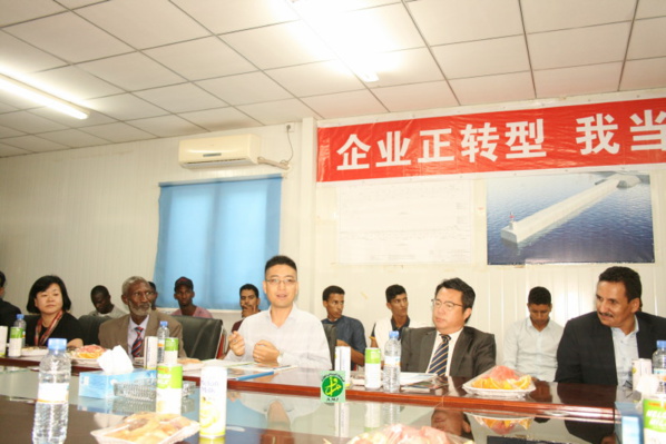 Visite guidée au Port de l’Amitié des étudiants en langue chinoise Visite guidée au Port de l’Amitié des étudiants en langue chinoise