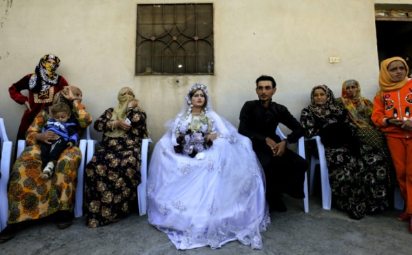 Rouge à lèvres, danse et mixité: premier mariage à Raqa post-EI Rouge à lèvres, danse et mixité: premier mariage à Raqa post-EI