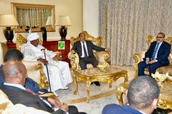 Le Président de la République reçoit à sa résidence le premier vice-président soudanais et du président du conseil des ministres Le Président de la République reçoit à sa résidence le premier vice-président soudanais et du président du conseil des ministres