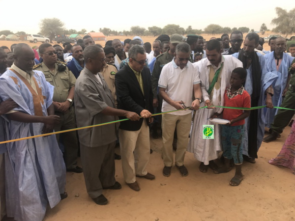 Le directeur général de l'Agence Nationale Tadamoun inaugure une école dans la commune de Timzine, au Hodh El Gharbi