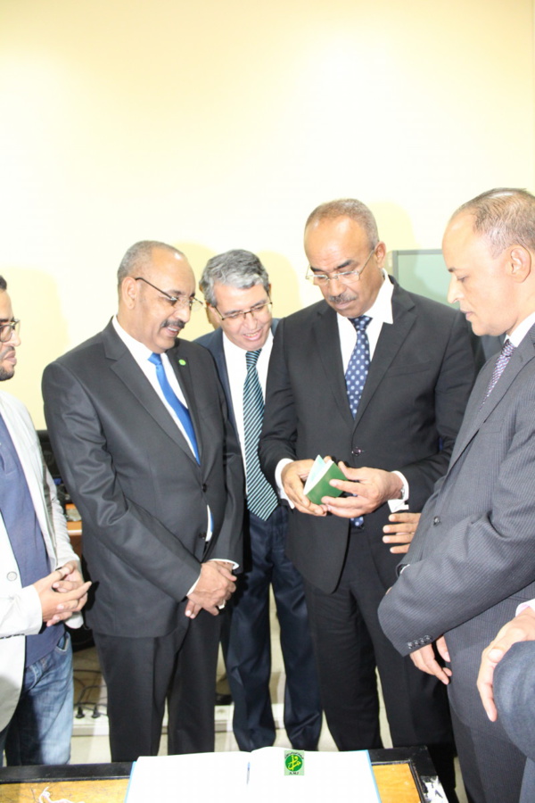 Le ministre de l'Intérieur et son homologue algérien effectuent une visite d’information à l’ANRPTS Le ministre de l'Intérieur et son homologue algérien effectuent une visite d’information à l’ANRPTS