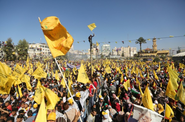 Des dizaines de milliers de Palestiniens commémorent à Gaza la mort d'Arafat Des dizaines de milliers de Palestiniens commémorent à Gaza la mort d'Arafat