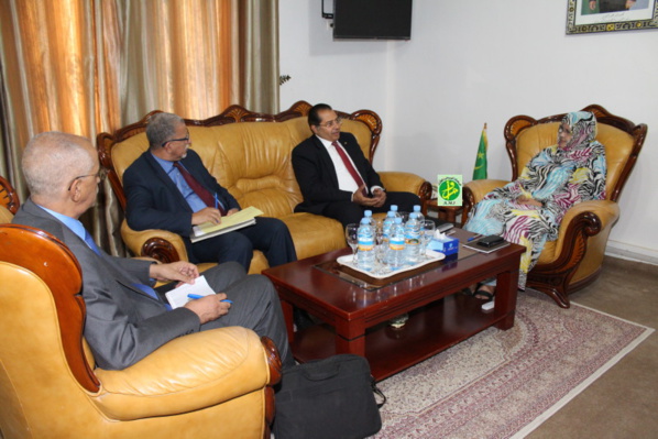 La ministre de l'agriculture reçoit un expert économique de l'Union arabe des pesticides La ministre de l'agriculture reçoit un expert économique de l'Union arabe des pesticides