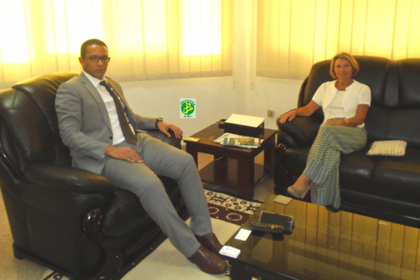 Le ministre du pétrole s’entretient avec l’ambassadrice d’Italie Le ministre du pétrole s’entretient avec l’ambassadrice d’Italie