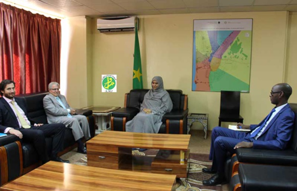 La ministre du commerce reçoit l’ambassadeur d’Espagne La ministre du commerce reçoit l’ambassadeur d’Espagne