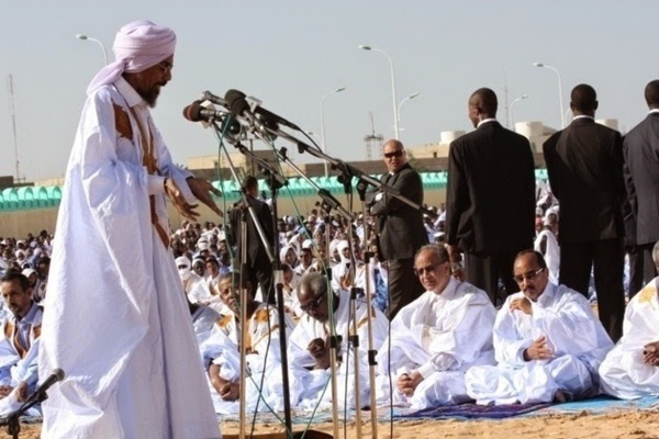 L'imam de la grande mosquée félicite Aziz pour la fin du repentir
