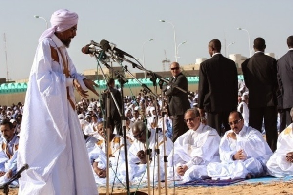 L'imam de la grande mosquée félicite Aziz pour la fin du repentir L'imam de la grande mosquée félicite Aziz pour la fin du repentir