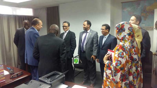 Le ministre des affaires étrangères visite les bureaux de l’ambassade aux Etats Unis