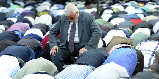 Vendredi : un mauritanien laïc ose critiquer l'imam dans la mosquée Vendredi : un mauritanien laïc ose critiquer l'imam dans la mosquée