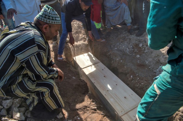 Bousculade meurtrière au Maroc: les familles enterrent les victimes