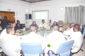 La commission des finances de l’assemblée nationale discute le budget du ministère de l’environnement et du développement durable La commission des finances de l’assemblée nationale discute le budget du ministère de l’environnement et du développement durable