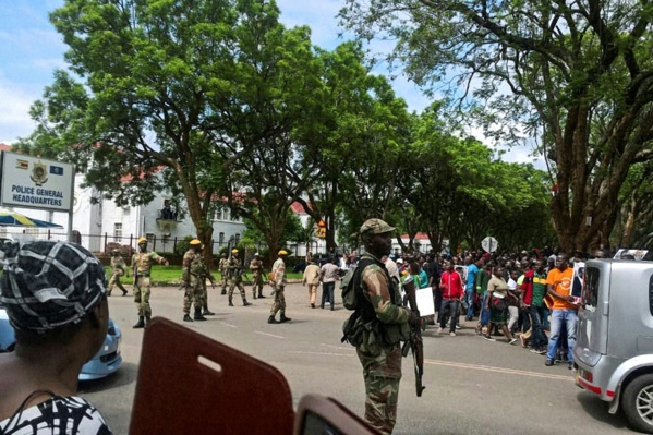 Au Zimbabwe, l'armée a fait fuir Mugabe... et les policiers corrompus