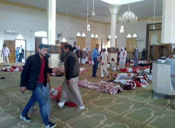 Carnage dans une mosquée en Egypte, au moins 235 morts Carnage dans une mosquée en Egypte, au moins 235 morts
