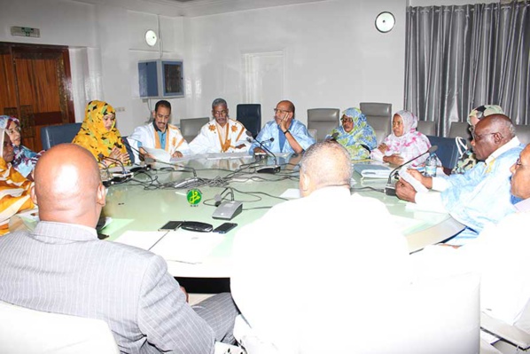 La commission des finances de l'Assemblée Nationale discute le budget du ministère du Commerce La commission des finances de l'Assemblée Nationale discute le budget du ministère du Commerce