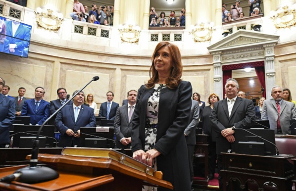 Argentine: Cristina Kirchner visée par un mandat d'arrêt pour trahison Argentine: Cristina Kirchner visée par un mandat d'arrêt pour trahison