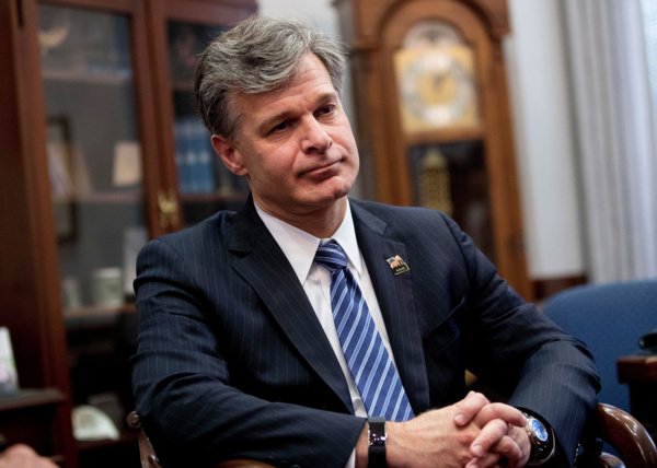 Le chef du FBI rejette les critiques de Trump