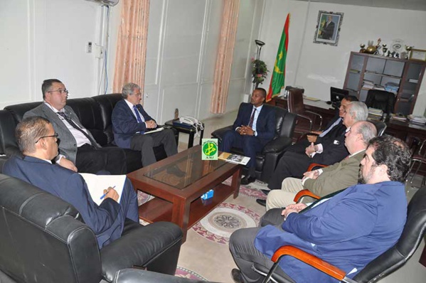 Le ministre de la jeunesse reçoit une délégation du Real Madrid Le ministre de la jeunesse reçoit une délégation du Real Madrid