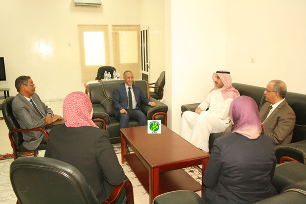 Le ministre délégué chargé du budget reçoit une délégation arabe de l'organisation arabe du travail Le ministre délégué chargé du budget reçoit une délégation arabe de l'organisation arabe du travail