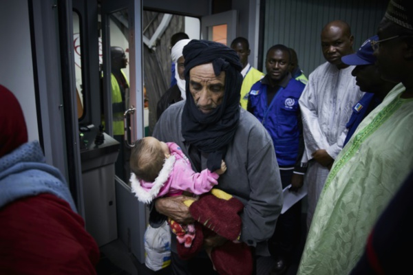 Migrants: l'UE vise 15.000 évacuations depuis la Libye d'ici février