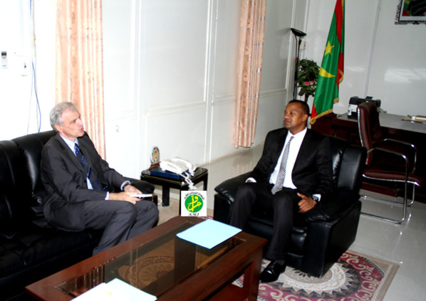 Le ministre de la jeunesse et des sports reçoit le représentant de l’UNICEF Le ministre de la jeunesse et des sports reçoit le représentant de l’UNICEF