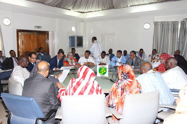 La commission des finances de l’Assemblée Nationale discute le budget du ministère de l’hydraulique et de l’assainissement La commission des finances de l’Assemblée Nationale discute le budget du ministère de l’hydraulique et de l’assainissement