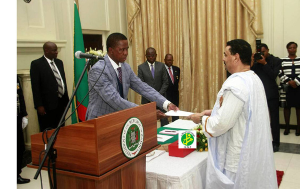 Notre ambassadeur à Lusaka présente ses lettres de créance au président zambien Notre ambassadeur à Lusaka présente ses lettres de créance au président zambien