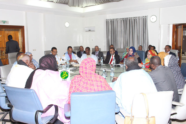 La commission des finances de l'Assemblée Nationale discute le budget du secrétariat général du gouvernement La commission des finances de l'Assemblée Nationale discute le budget du secrétariat général du gouvernement