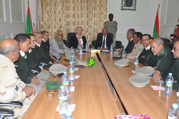 Le ministère de la Défense organise une table ronde sur l’adoption d’un manuel des principes du droit international humanitaire Le ministère de la Défense organise une table ronde sur l’adoption d’un manuel des principes du droit international humanitaire