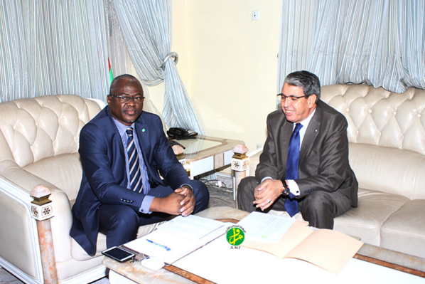 Le ministre de l'Enseignement supérieur reçoit l'ambassadeur algérien Le ministre de l'Enseignement supérieur reçoit l'ambassadeur algérien