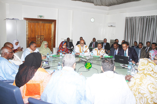 La commission des finances de l'Assemblée Nationale discute le projet de budget du ministère du pétrole La commission des finances de l'Assemblée Nationale discute le projet de budget du ministère du pétrole