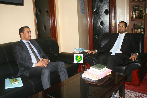 Le ministre des affaires islamiques reçoit en audience l’ambassadeur égyptien Le ministre des affaires islamiques reçoit en audience l’ambassadeur égyptien