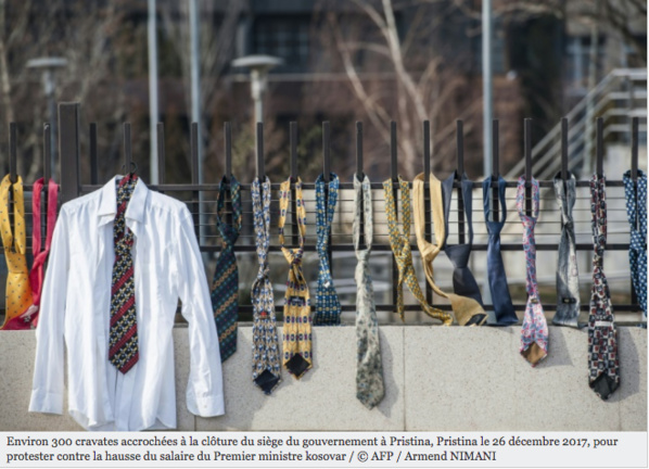 300 cravates au PM kosovar après sa décision de doubler son salaire 300 cravates au PM kosovar après sa décision de doubler son salaire