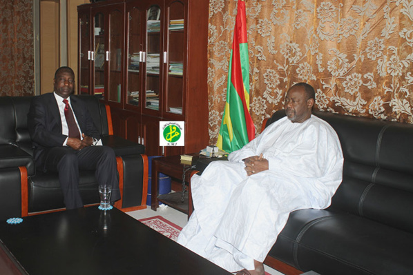 Le président de l’assemblée nationale reçoit en audience l’ambassadeur gambien Le président de l’assemblée nationale reçoit en audience l’ambassadeur gambien