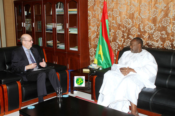 Le président de l’assemblée nationale reçoit en audience l’ambassadeur sud-africain Le président de l’assemblée nationale reçoit en audience l’ambassadeur sud-africain