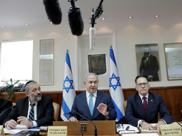 Israël lance un programme d'expulsion de dizaines de milliers de migrants Israël lance un programme d'expulsion de dizaines de milliers de migrants