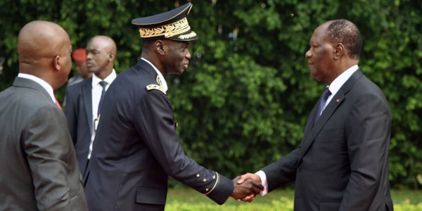 Côte d'Ivoire: l'armée présente ses excuses à la Nation pour les mutineries Côte d'Ivoire: l'armée présente ses excuses à la Nation pour les mutineries