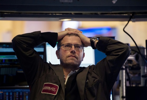 L'affolement gagne Wall Street, le Dow Jones plonge