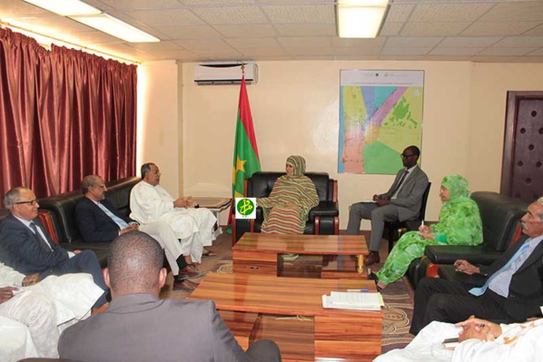 La ministre du Commerce reçoit le bureau de la Fédération des industries La ministre du Commerce reçoit le bureau de la Fédération des industries