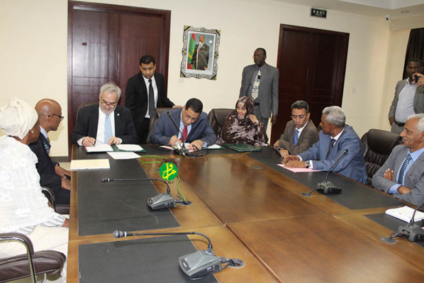 Signature de la Mauritanie et de la Banque mondiale de l'accord de financement de l'initiative d'irrigation au Sahel Signature de la Mauritanie et de la Banque mondiale de l'accord de financement de l'initiative d'irrigation au Sahel