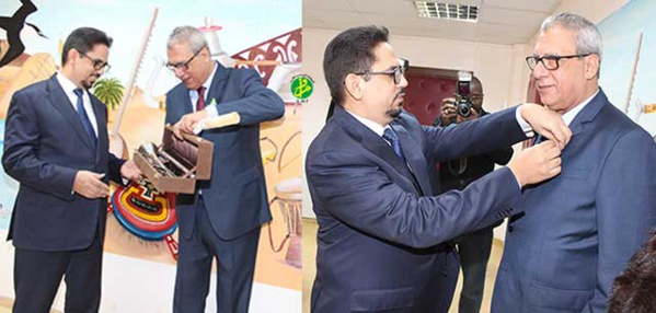 Le ministre de la culture et de l’artisanat décore le compositeur de l'hymne national Le ministre de la culture et de l’artisanat décore le compositeur de l'hymne national