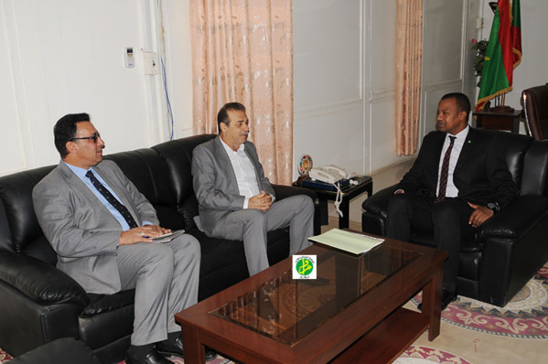 Le ministre de la Jeunesse et des Sports reçoit le Chargé d’Affaires palestinien Le ministre de la Jeunesse et des Sports reçoit le Chargé d’Affaires palestinien