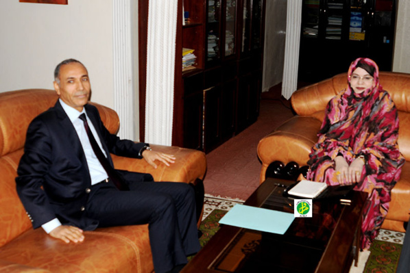 La ministre des Affaires sociales, de l’Enfance et de la Famille reçoit l’ambassadeur tunisien La ministre des Affaires sociales, de l’Enfance et de la Famille reçoit l’ambassadeur tunisien