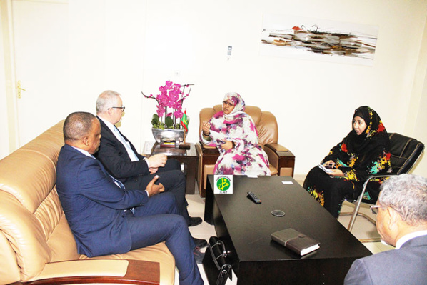 La ministre de l’Elevage reçoit le Coordinateur de la FAO pour l’Afrique du Nord La ministre de l’Elevage reçoit le Coordinateur de la FAO pour l’Afrique du Nord