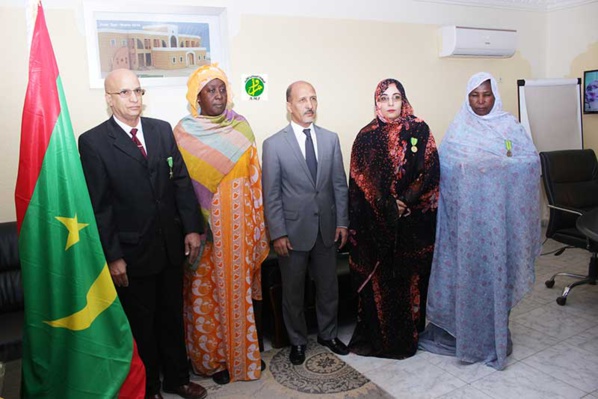 Le ministre de l’éducation nationale décore des fonctionnaires de son département Le ministre de l’éducation nationale décore des fonctionnaires de son département