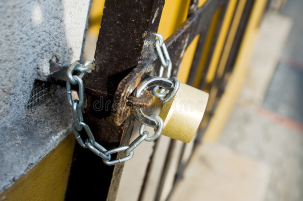 Nouakchott : Des dizaines de magasins cadenassés pour taxes non payées Nouakchott : Des dizaines de magasins cadenassés pour taxes non payées