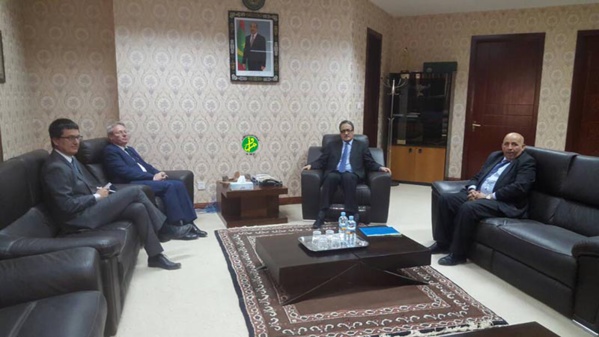 Le ministre des affaires étrangères reçoit l’ambassadeur de France Le ministre des affaires étrangères reçoit l’ambassadeur de France