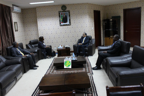 Le ministre des Affaires étrangères reçoit la représentante de l’UNFA Le ministre des Affaires étrangères reçoit la représentante de l’UNFA