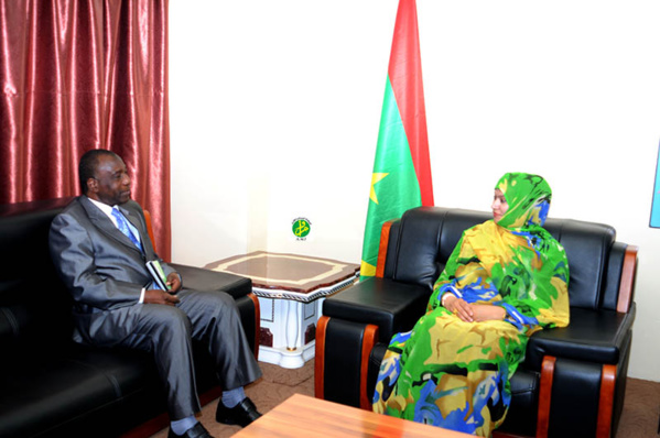 La ministre du commerce reçoit l’ambassadeur de Gambie La ministre du commerce reçoit l’ambassadeur de Gambie