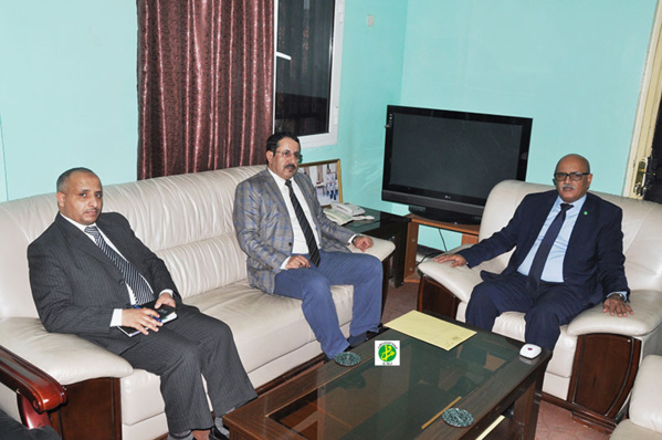 Le Commissaire aux Droits de l’Homme reçoit l’ambassadeur yéménite accrédité à Nouakchott Le Commissaire aux Droits de l’Homme reçoit l’ambassadeur yéménite accrédité à Nouakchott