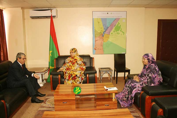 La ministre du Commerce reçoit l’ambassadeur d'Algérie La ministre du Commerce reçoit l’ambassadeur d'Algérie